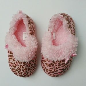 HP Toddler Girls Fuzzy Pink Loafer Style Slippers
